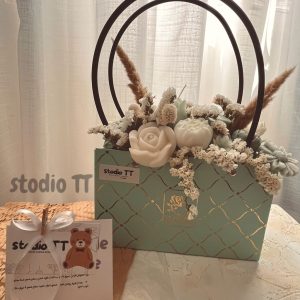 سبد گل عاشقانه روشن